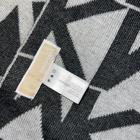 MICHAEL KORS Logo Scarf - Picture 3 of 6